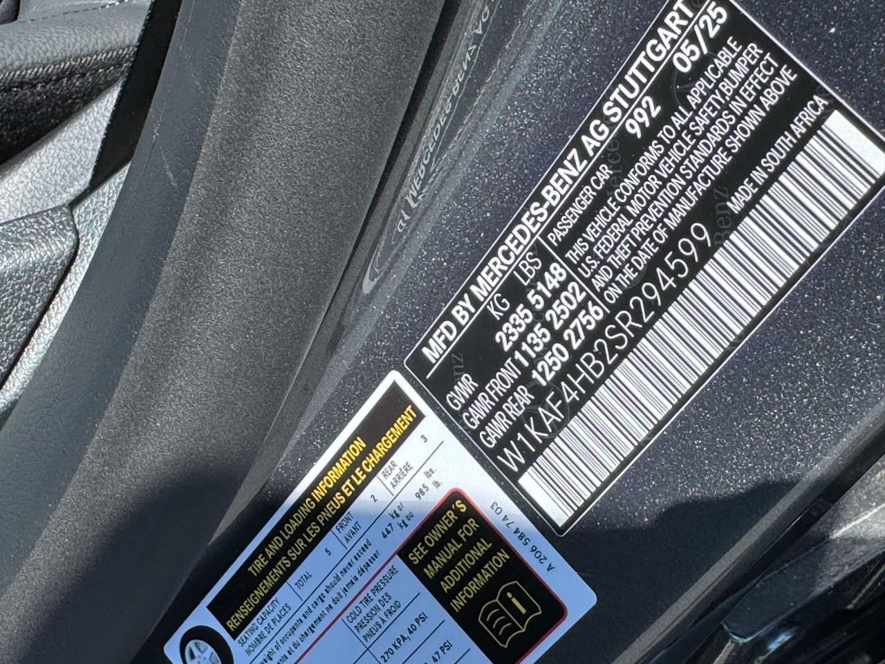 Mercedes-Benz C-Class Vehicle Full-screen Gallery Image 31