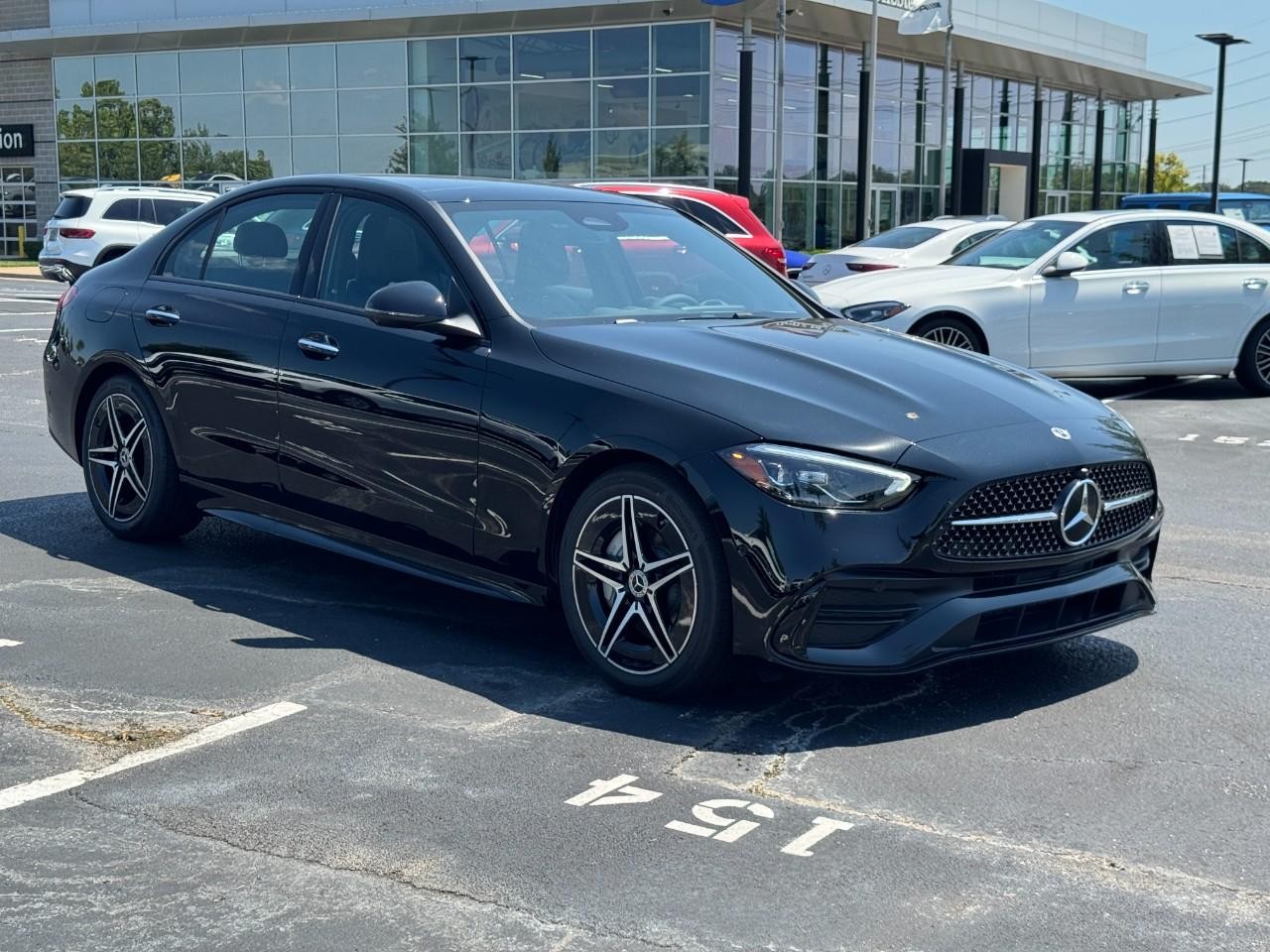 Mercedes-Benz C-Class Vehicle Full-screen Gallery Image 7