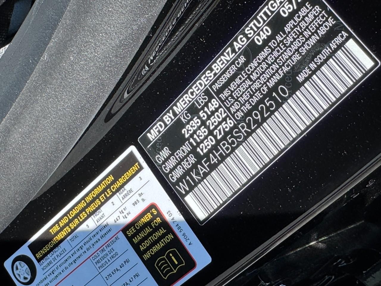 Mercedes-Benz C-Class Vehicle Full-screen Gallery Image 32