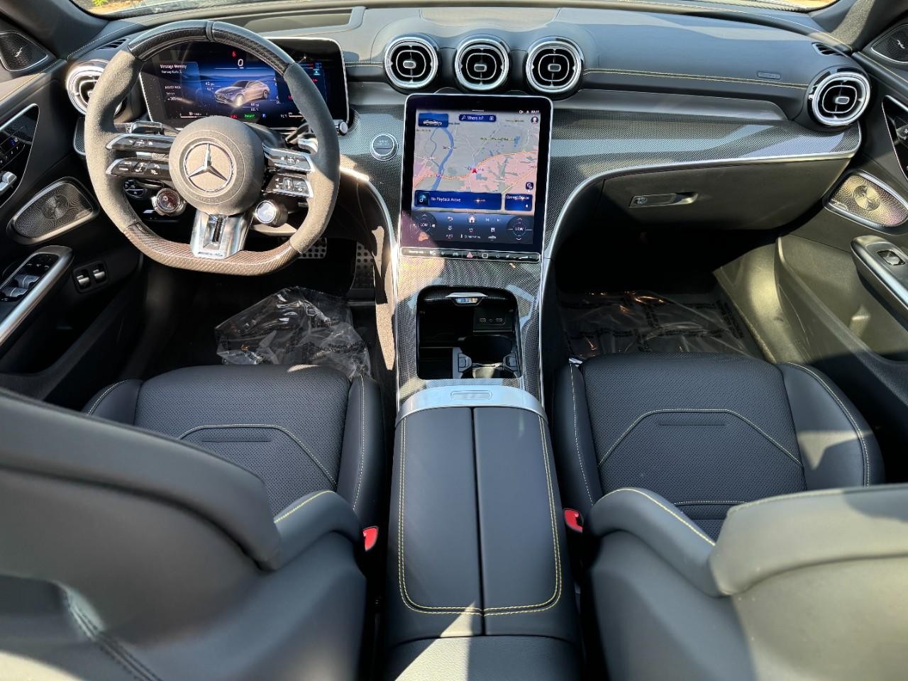 Mercedes-Benz C-Class Vehicle Full-screen Gallery Image 12