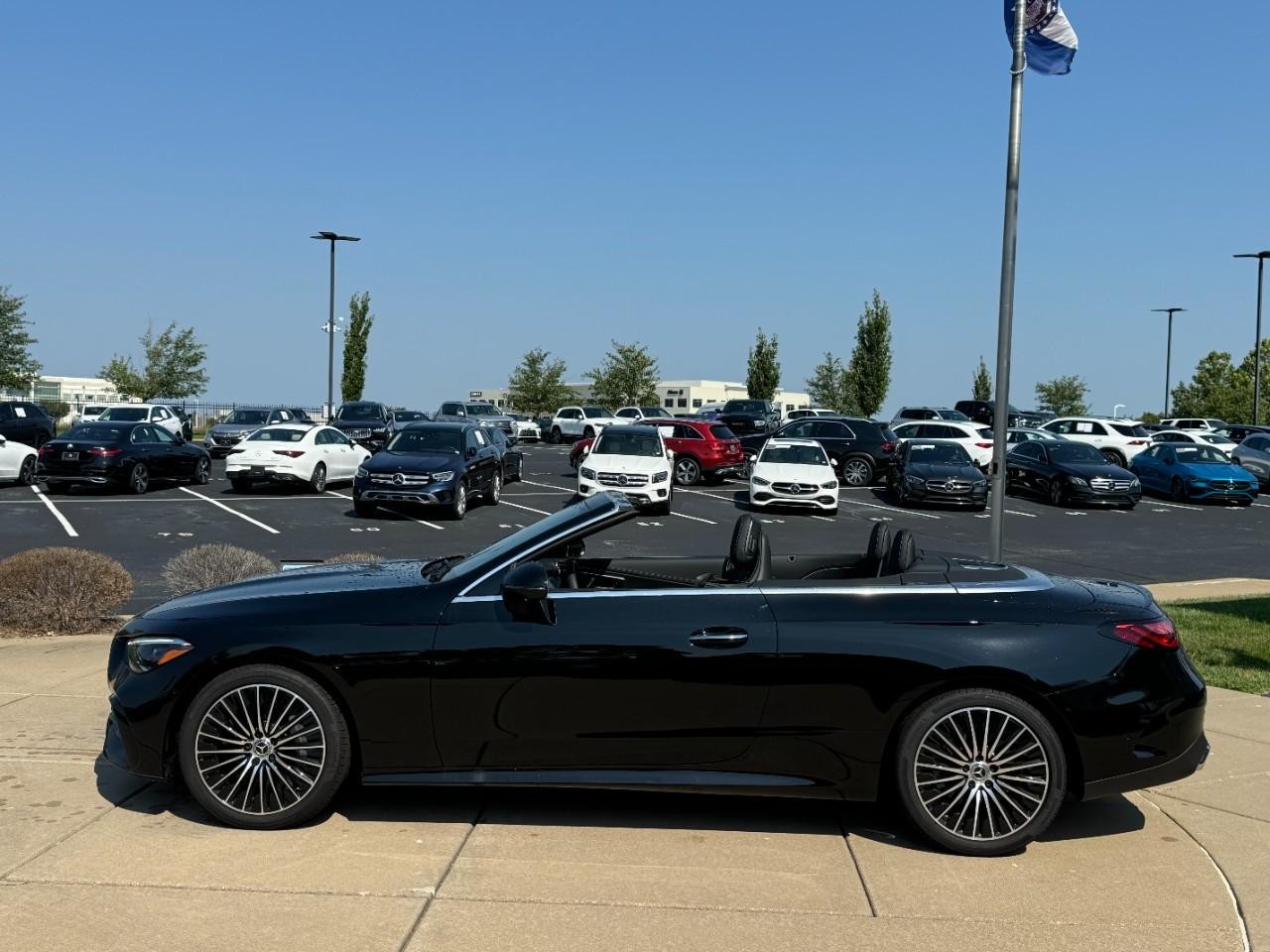 Mercedes-Benz CLE Vehicle Full-screen Gallery Image 2