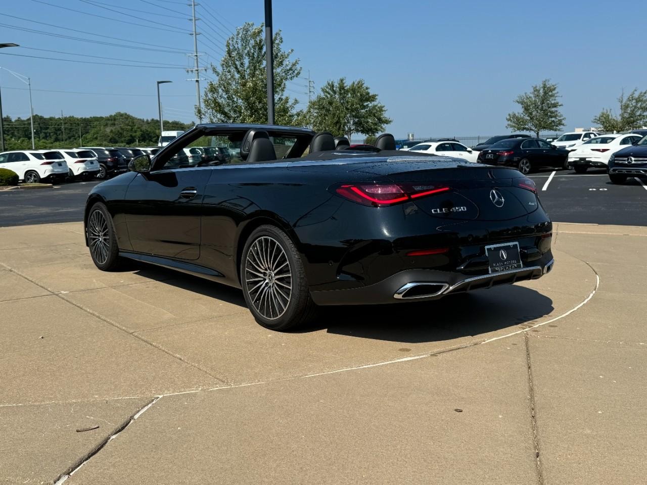 Mercedes-Benz CLE Vehicle Full-screen Gallery Image 3