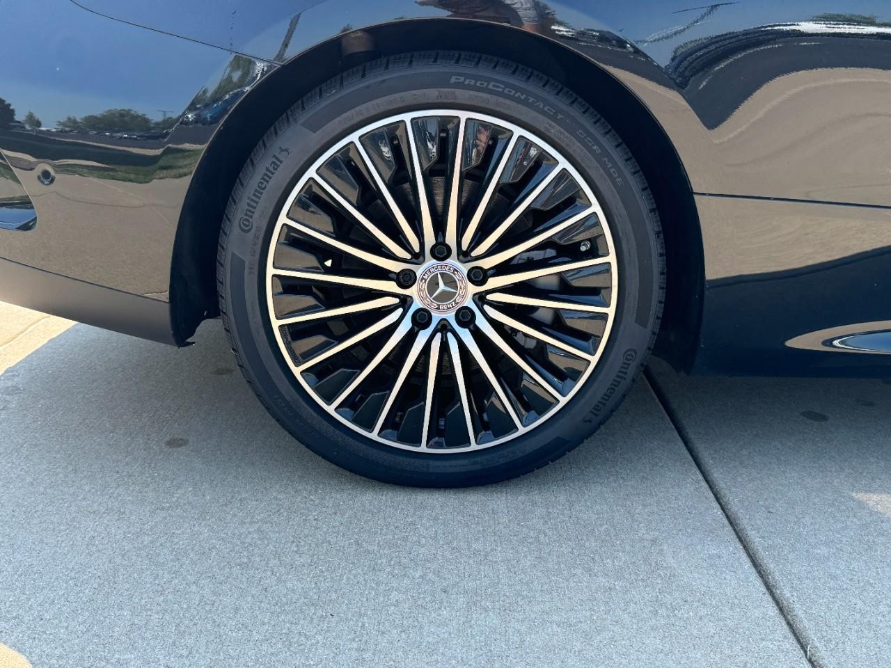 Mercedes-Benz CLE Vehicle Full-screen Gallery Image 5