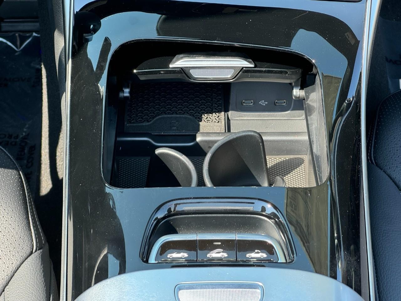 Mercedes-Benz CLE Vehicle Full-screen Gallery Image 14