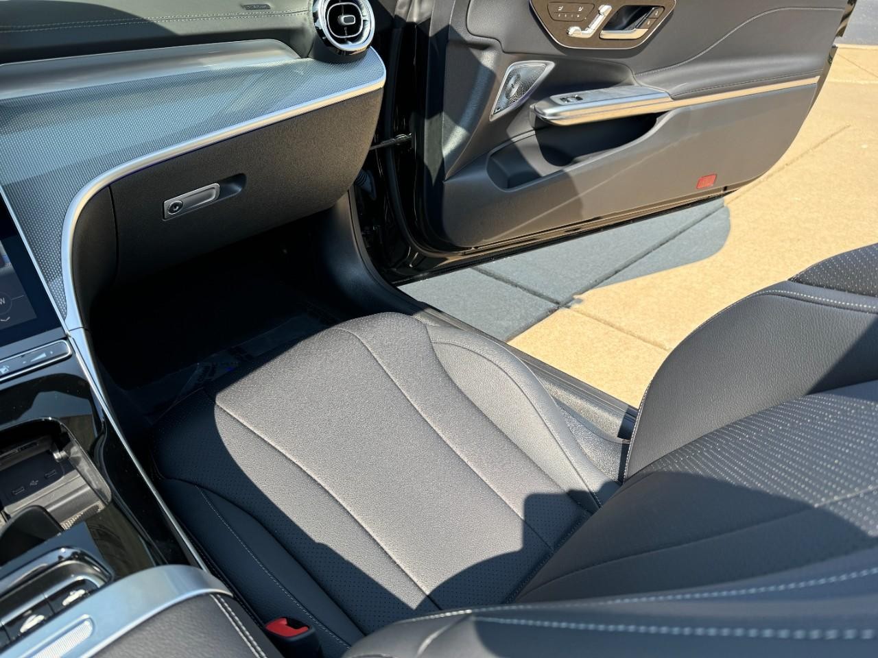 Mercedes-Benz CLE Vehicle Full-screen Gallery Image 15