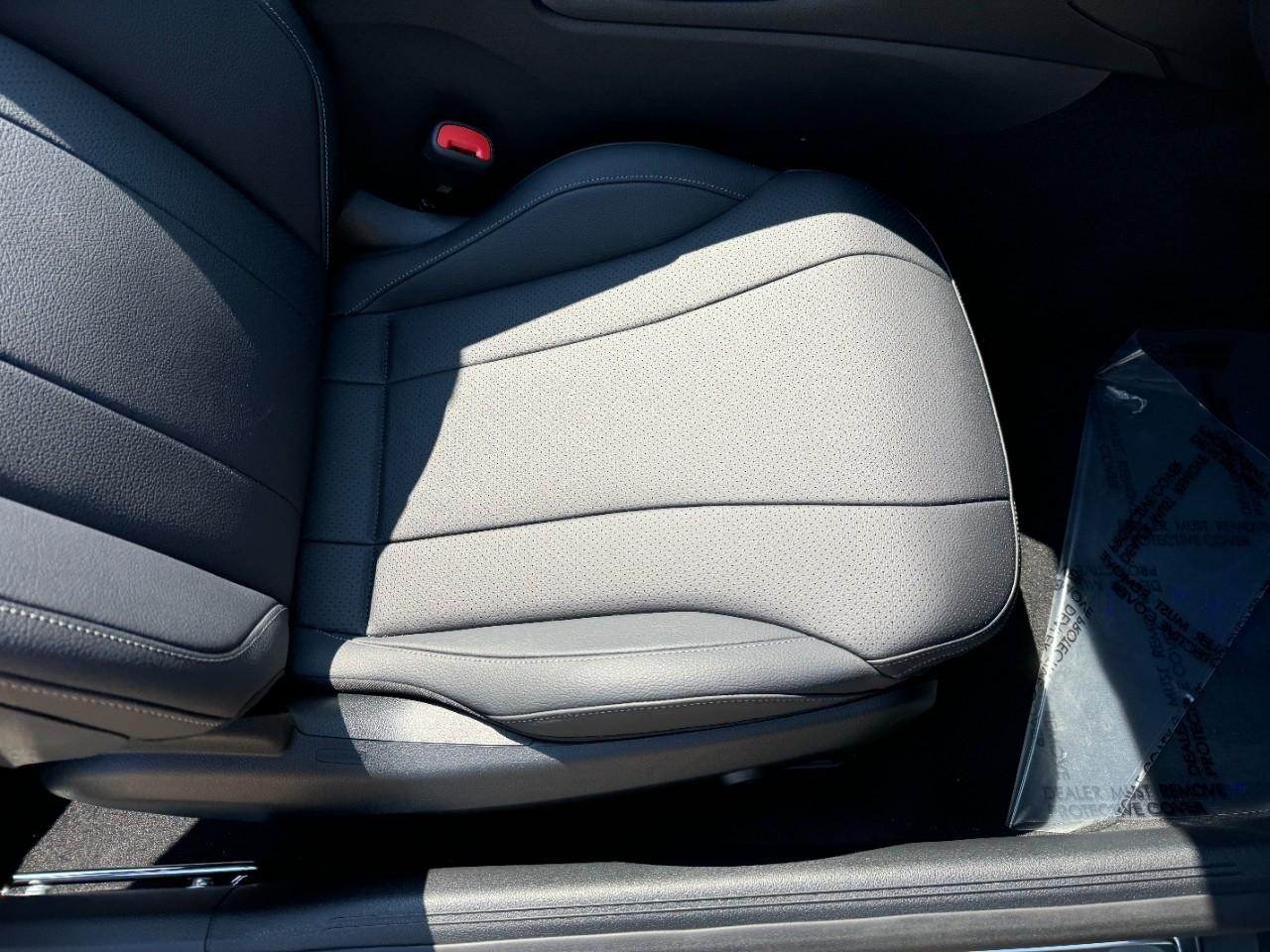 Mercedes-Benz CLE Vehicle Full-screen Gallery Image 17