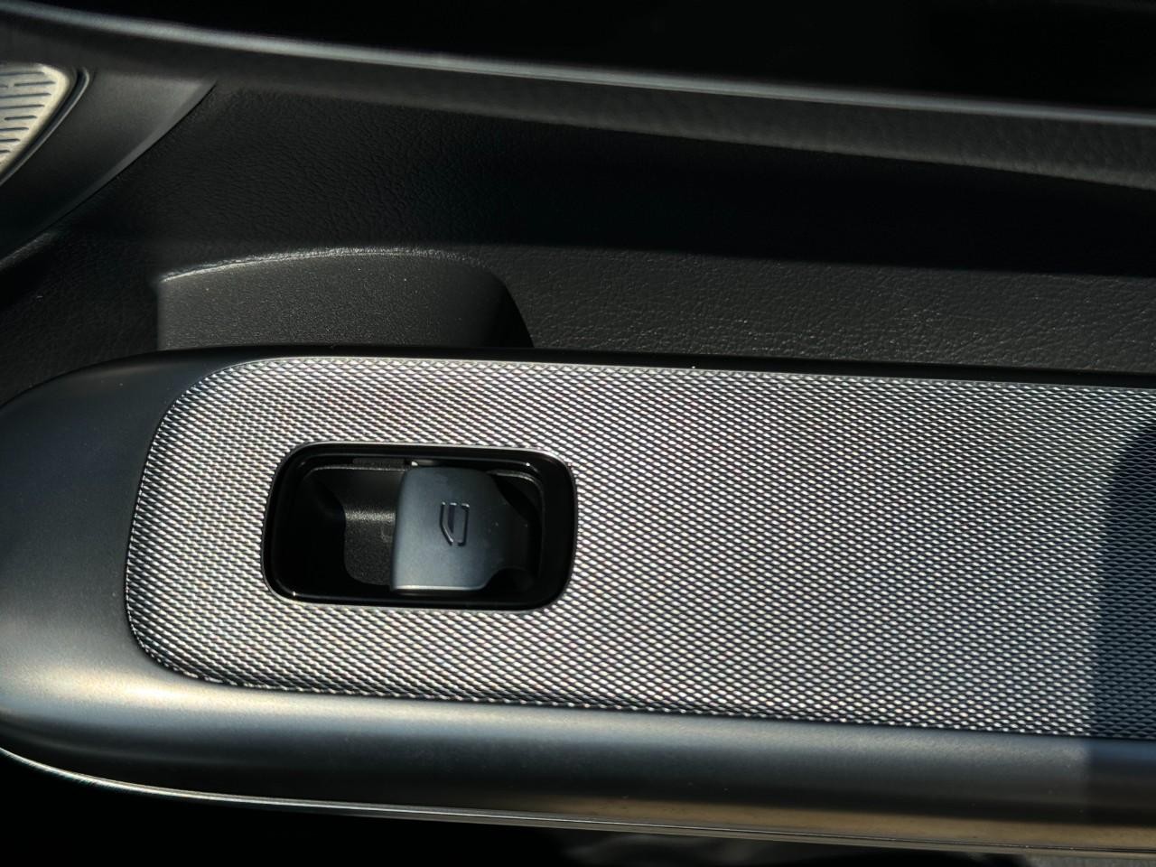 Mercedes-Benz CLE Vehicle Full-screen Gallery Image 21