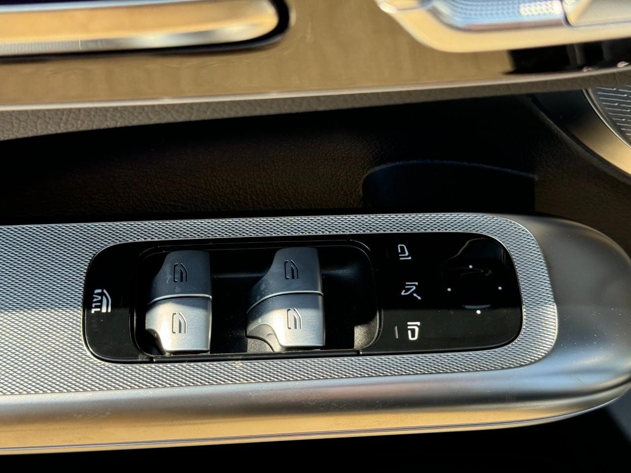 Mercedes-Benz CLE Vehicle Full-screen Gallery Image 24