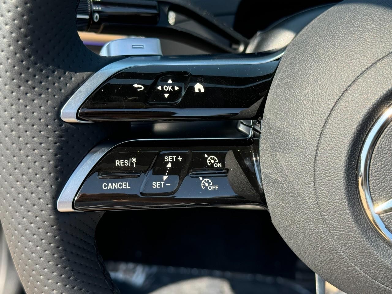 Mercedes-Benz CLE Vehicle Full-screen Gallery Image 31