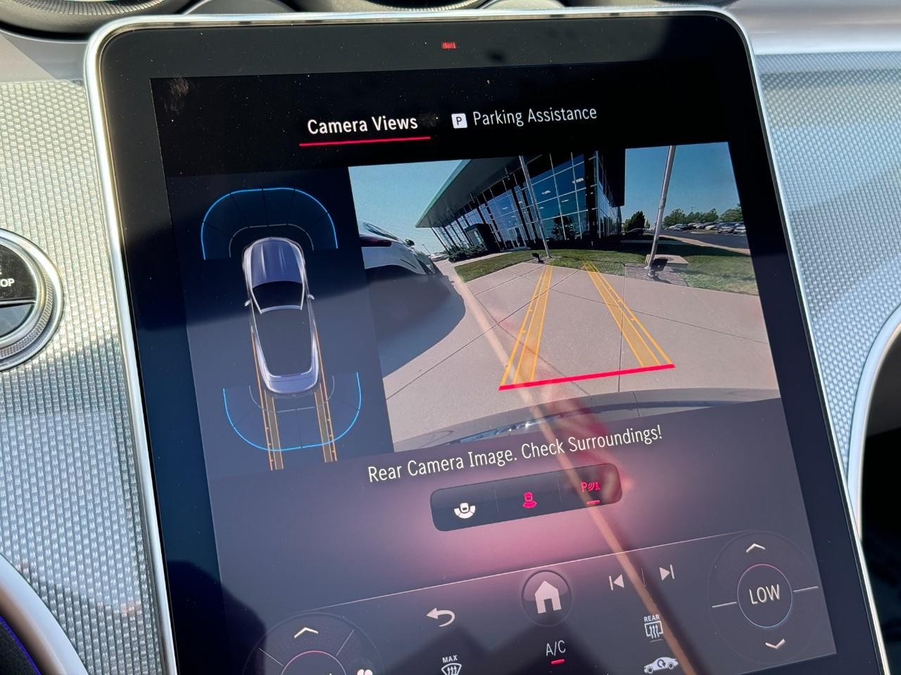 Mercedes-Benz CLE Vehicle Full-screen Gallery Image 35