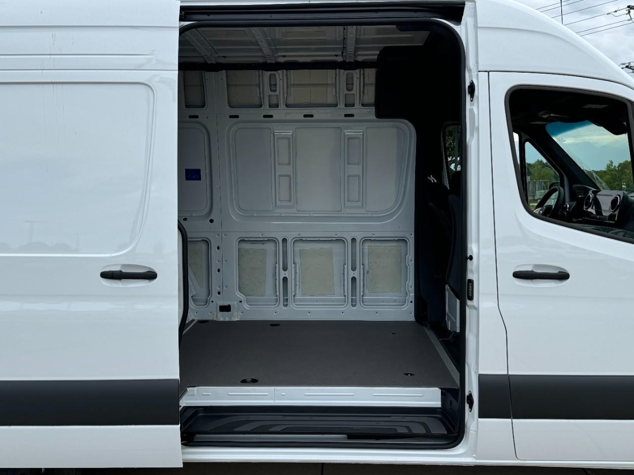 Mercedes-Benz Sprinter Cargo Van Vehicle Full-screen Gallery Image 10