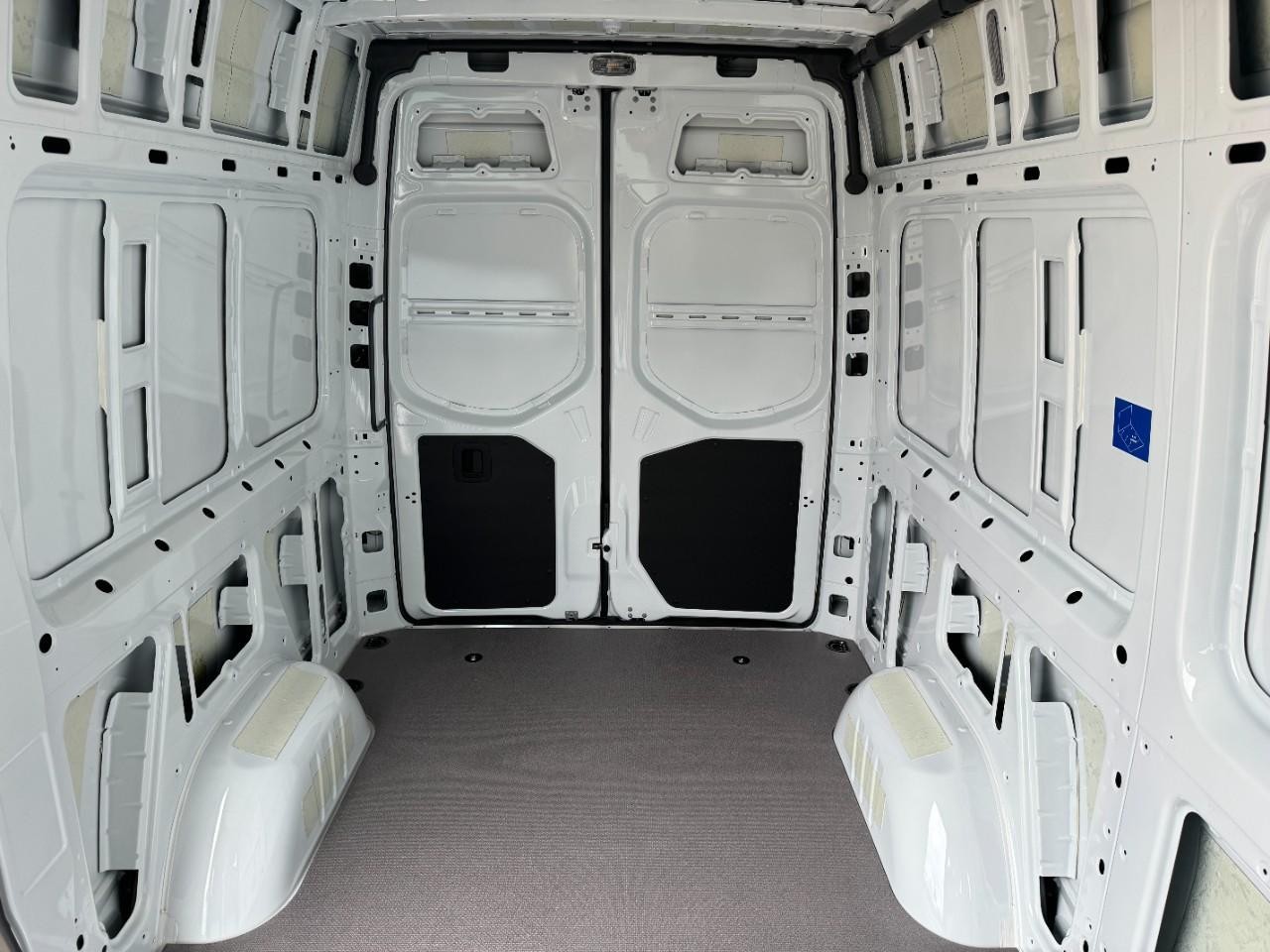 Mercedes-Benz Sprinter Cargo Van Vehicle Full-screen Gallery Image 11