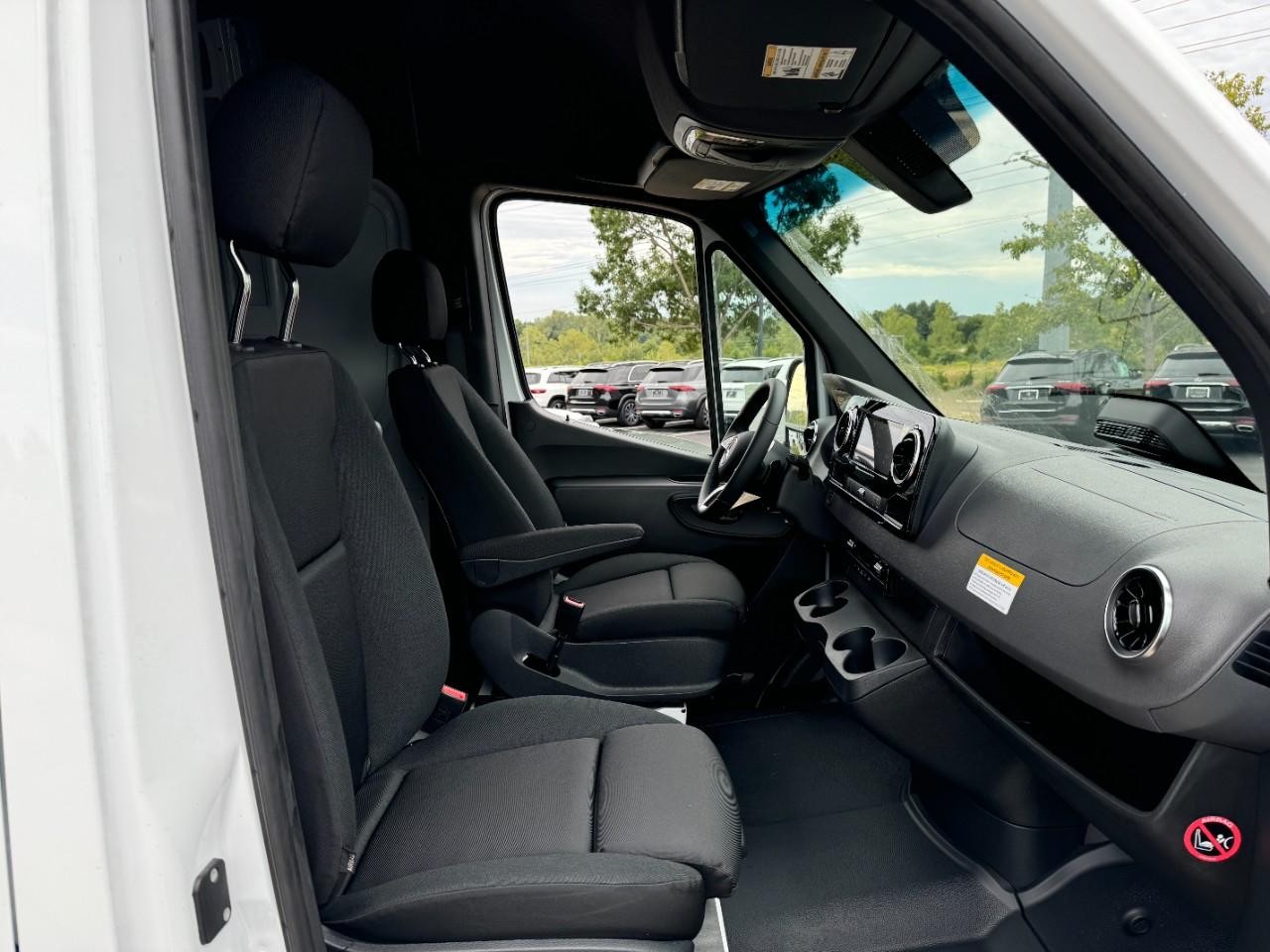 Mercedes-Benz Sprinter Cargo Van Vehicle Full-screen Gallery Image 17