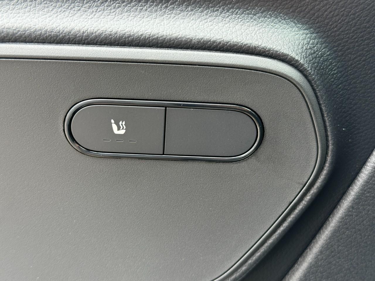 Mercedes-Benz Sprinter Cargo Van Vehicle Full-screen Gallery Image 23