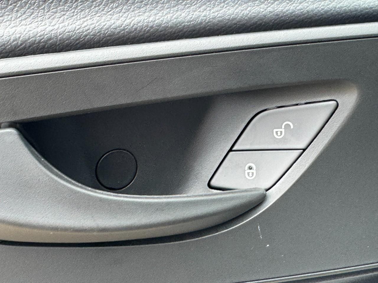 Mercedes-Benz Sprinter Cargo Van Vehicle Full-screen Gallery Image 24