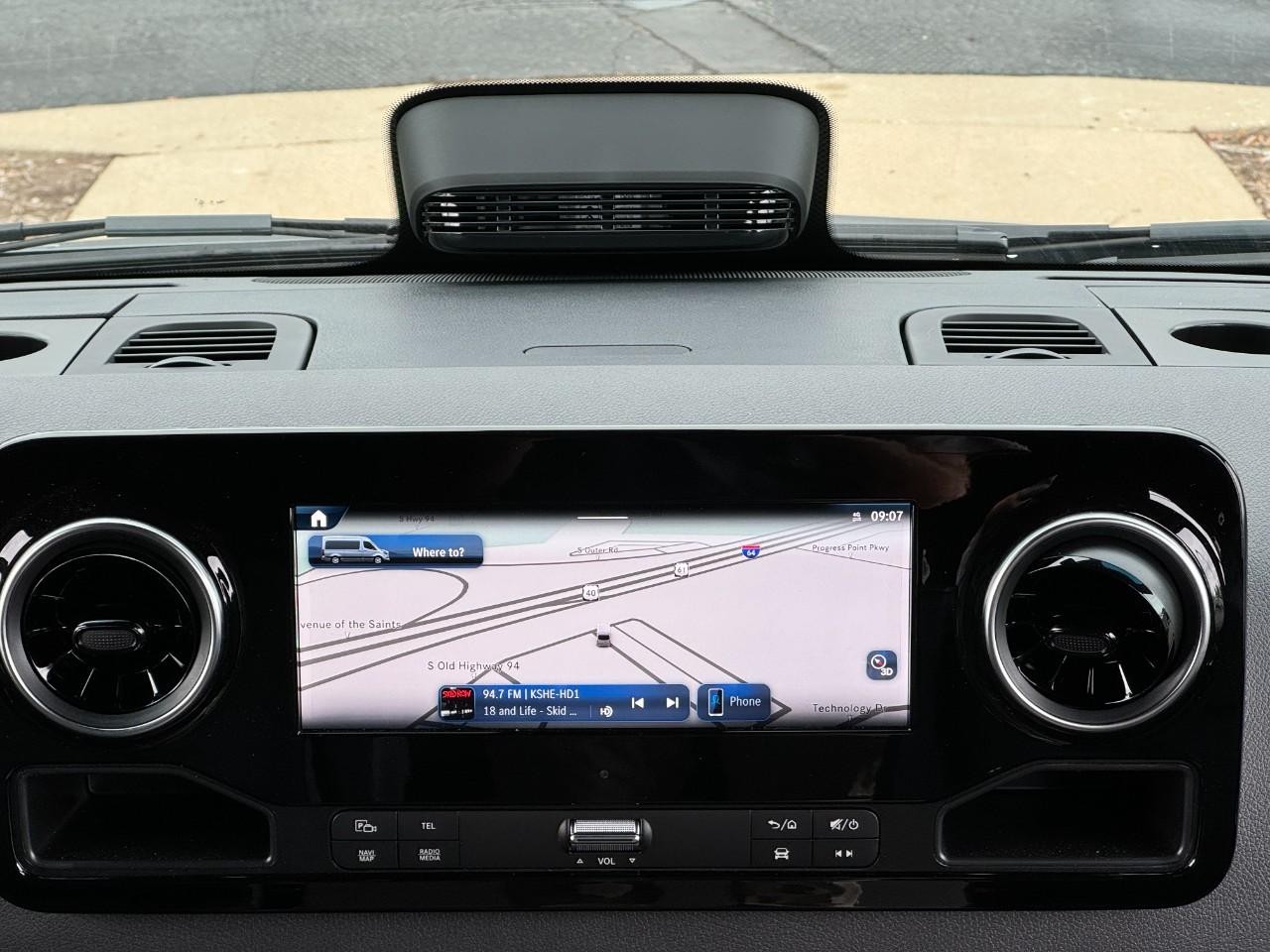 Mercedes-Benz Sprinter Cargo Van Vehicle Full-screen Gallery Image 14