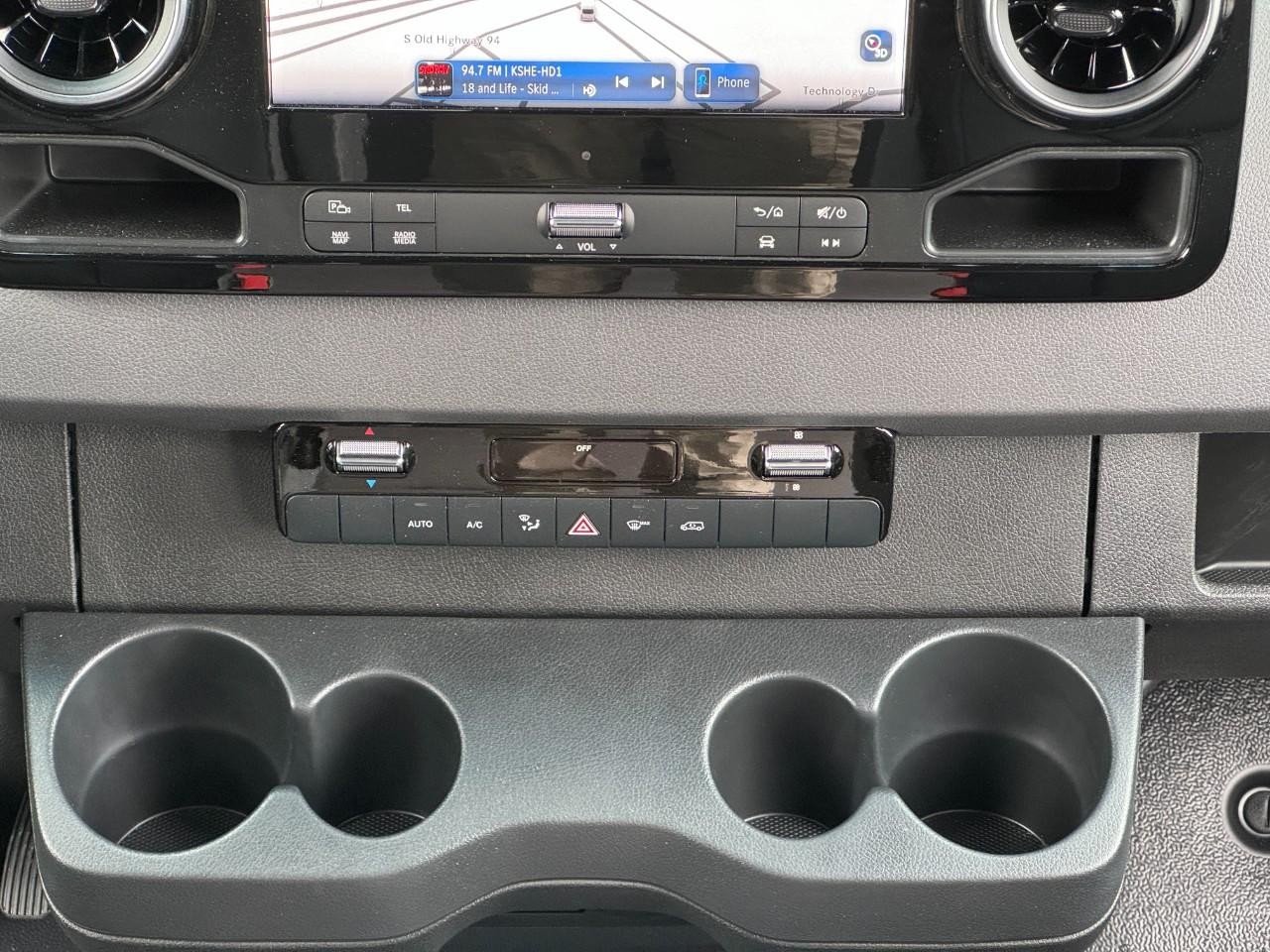 Mercedes-Benz Sprinter Cargo Van Vehicle Full-screen Gallery Image 15