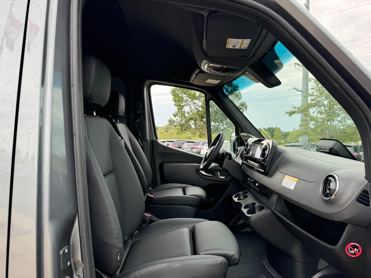 Mercedes-Benz Sprinter Cargo Van Vehicle Full-screen Gallery Image 17