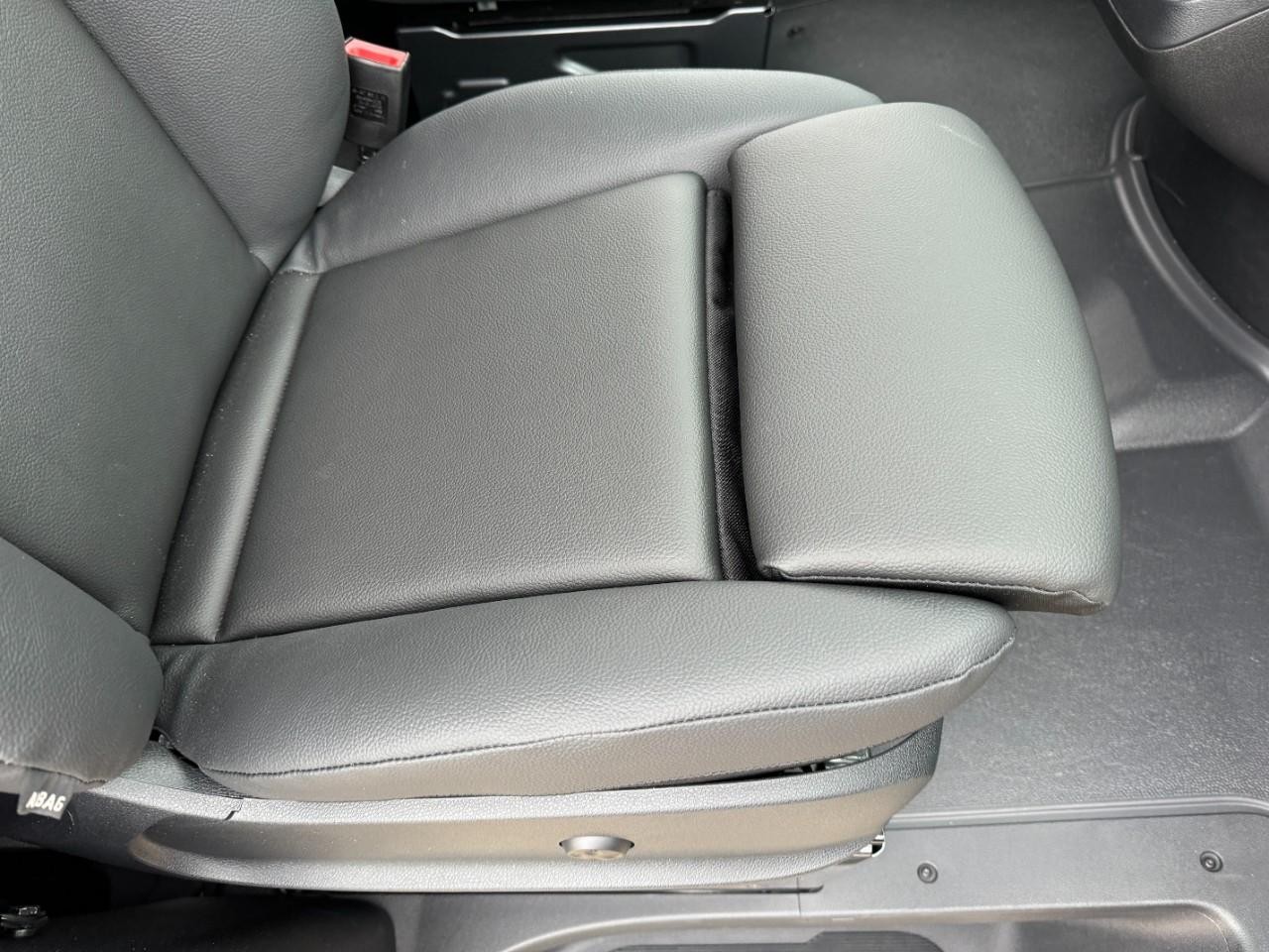 Mercedes-Benz Sprinter Cargo Van Vehicle Full-screen Gallery Image 18