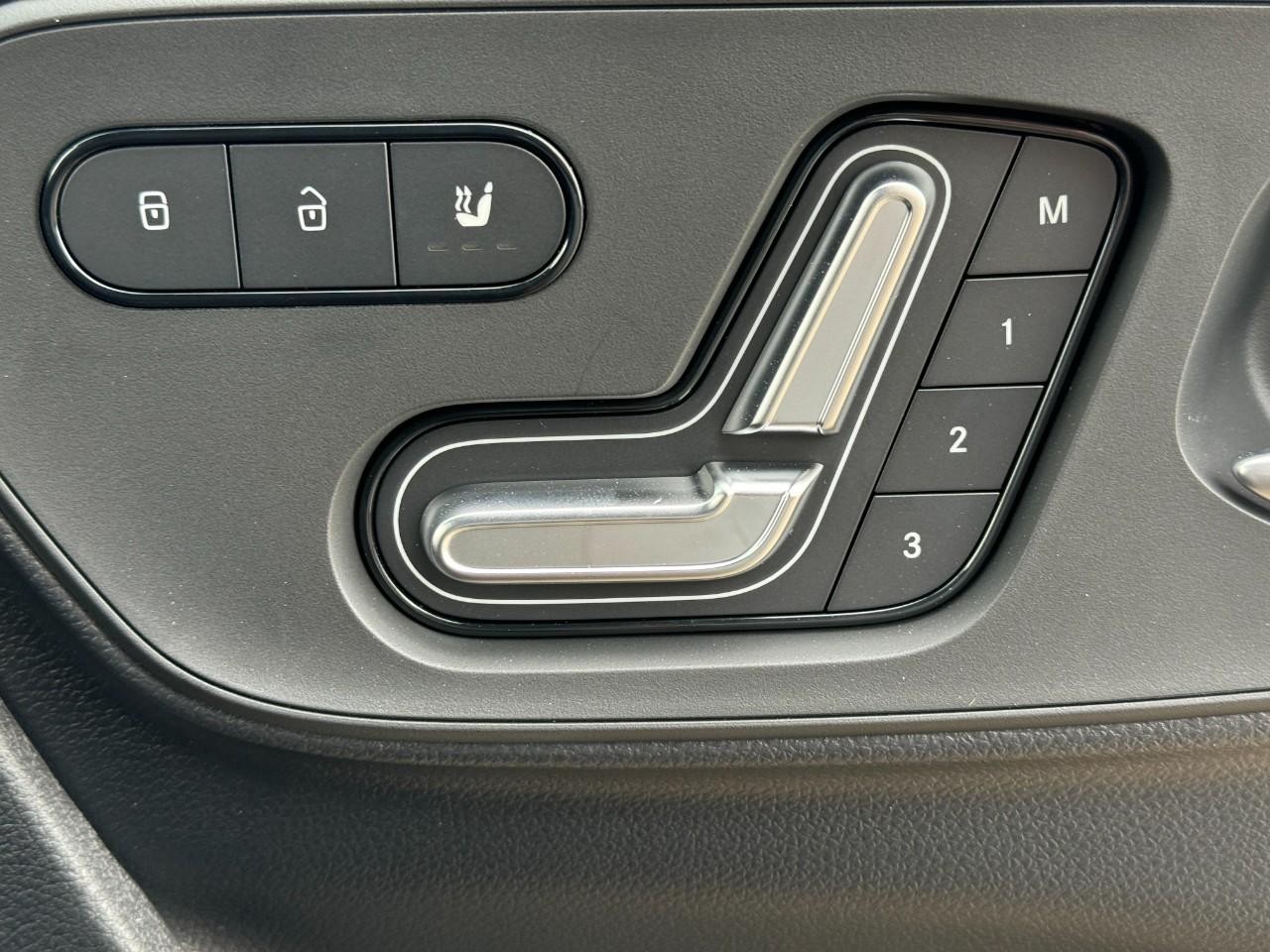 Mercedes-Benz Sprinter Cargo Van Vehicle Full-screen Gallery Image 21