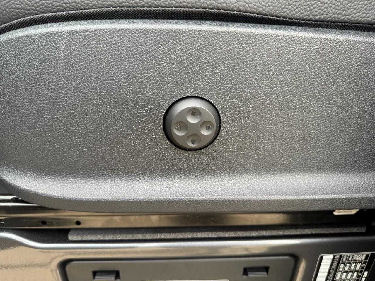 Mercedes-Benz Sprinter Cargo Van Vehicle Full-screen Gallery Image 26