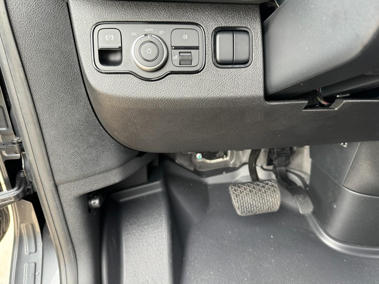 Mercedes-Benz Sprinter Cargo Van Vehicle Full-screen Gallery Image 27