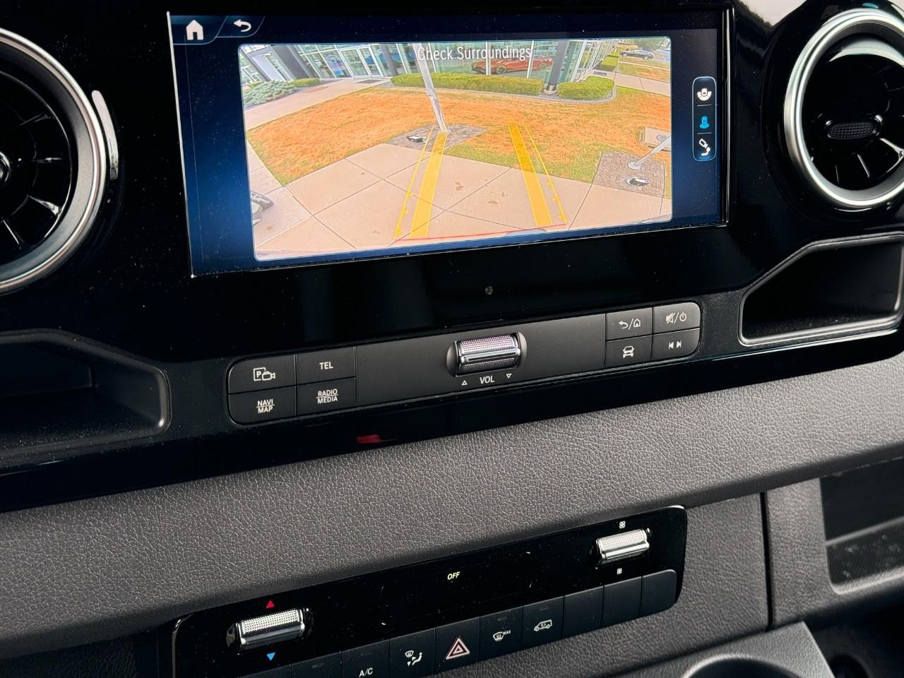 Mercedes-Benz Sprinter Cargo Van Vehicle Full-screen Gallery Image 32