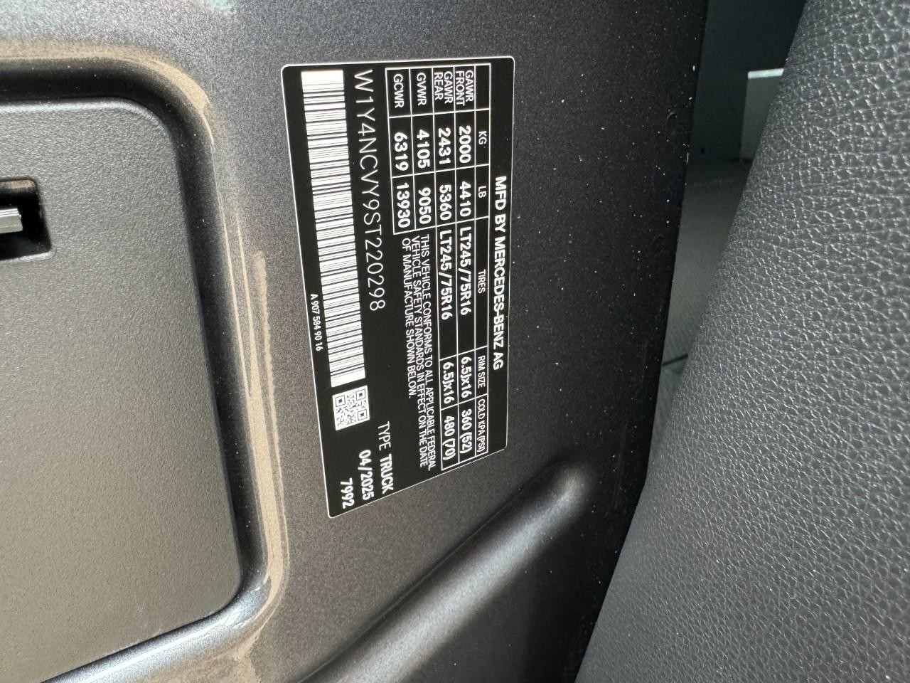 Mercedes-Benz Sprinter Cargo Van Vehicle Full-screen Gallery Image 33