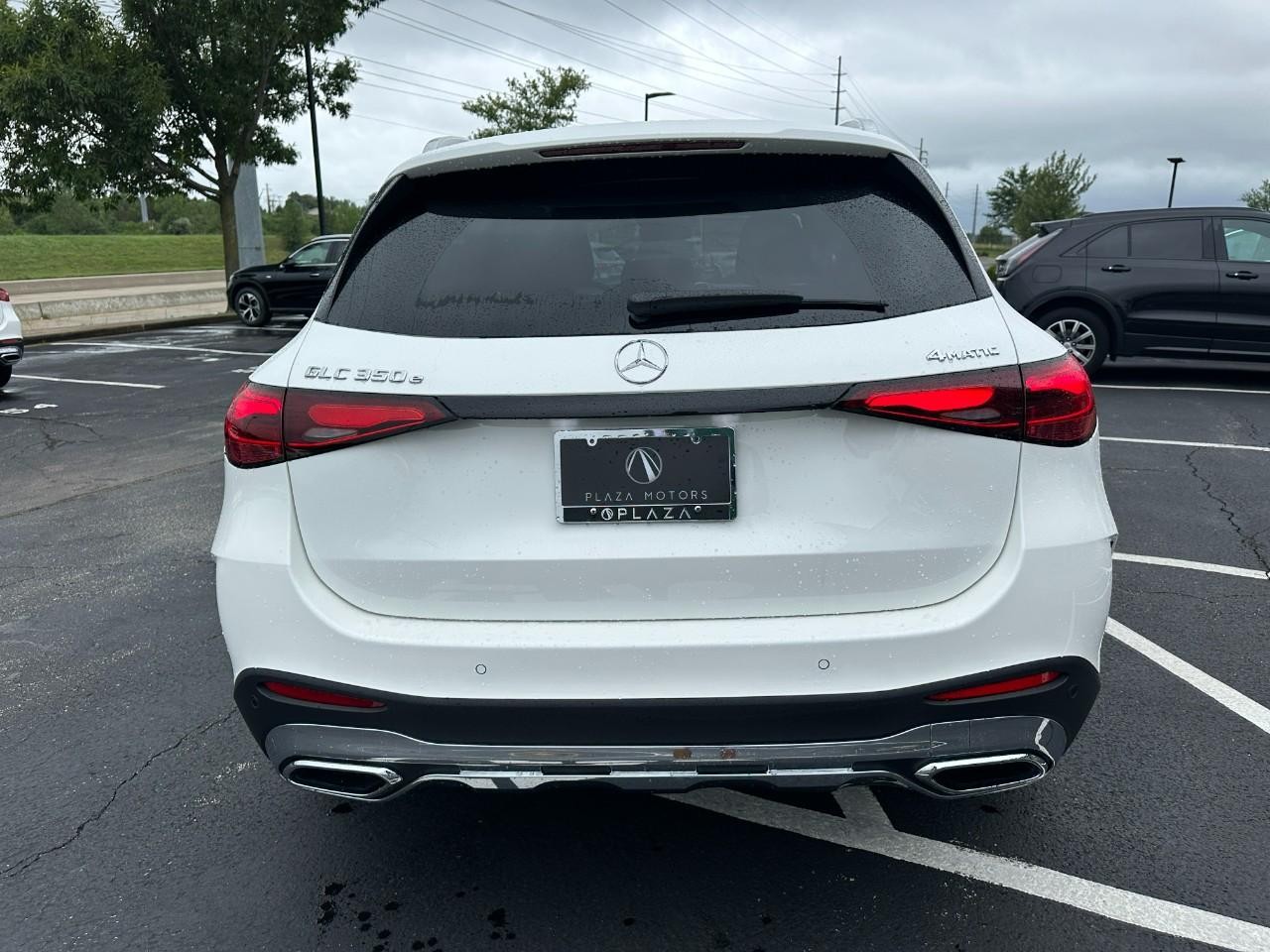 Mercedes-Benz GLC Vehicle Full-screen Gallery Image 4