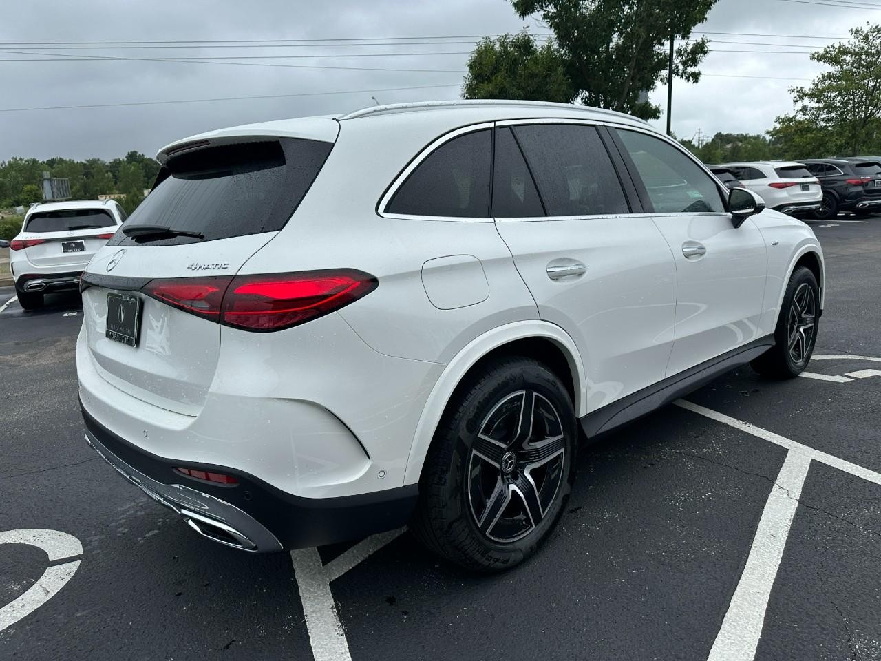 Mercedes-Benz GLC Vehicle Full-screen Gallery Image 5