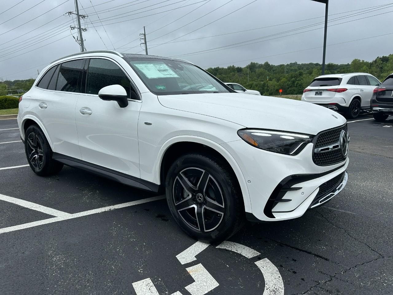Mercedes-Benz GLC Vehicle Full-screen Gallery Image 7