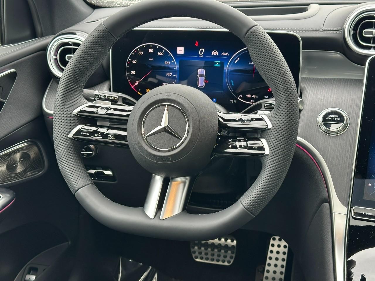 Mercedes-Benz GLC Vehicle Full-screen Gallery Image 13