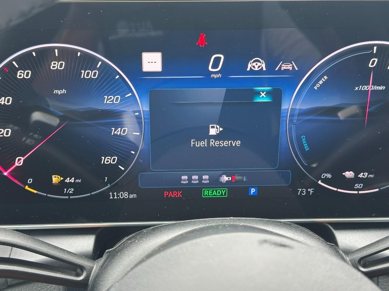 Mercedes-Benz GLC Vehicle Full-screen Gallery Image 26