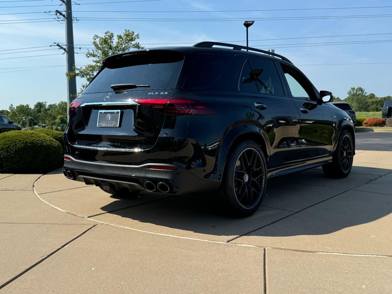 Mercedes-Benz GLE Vehicle Full-screen Gallery Image 4