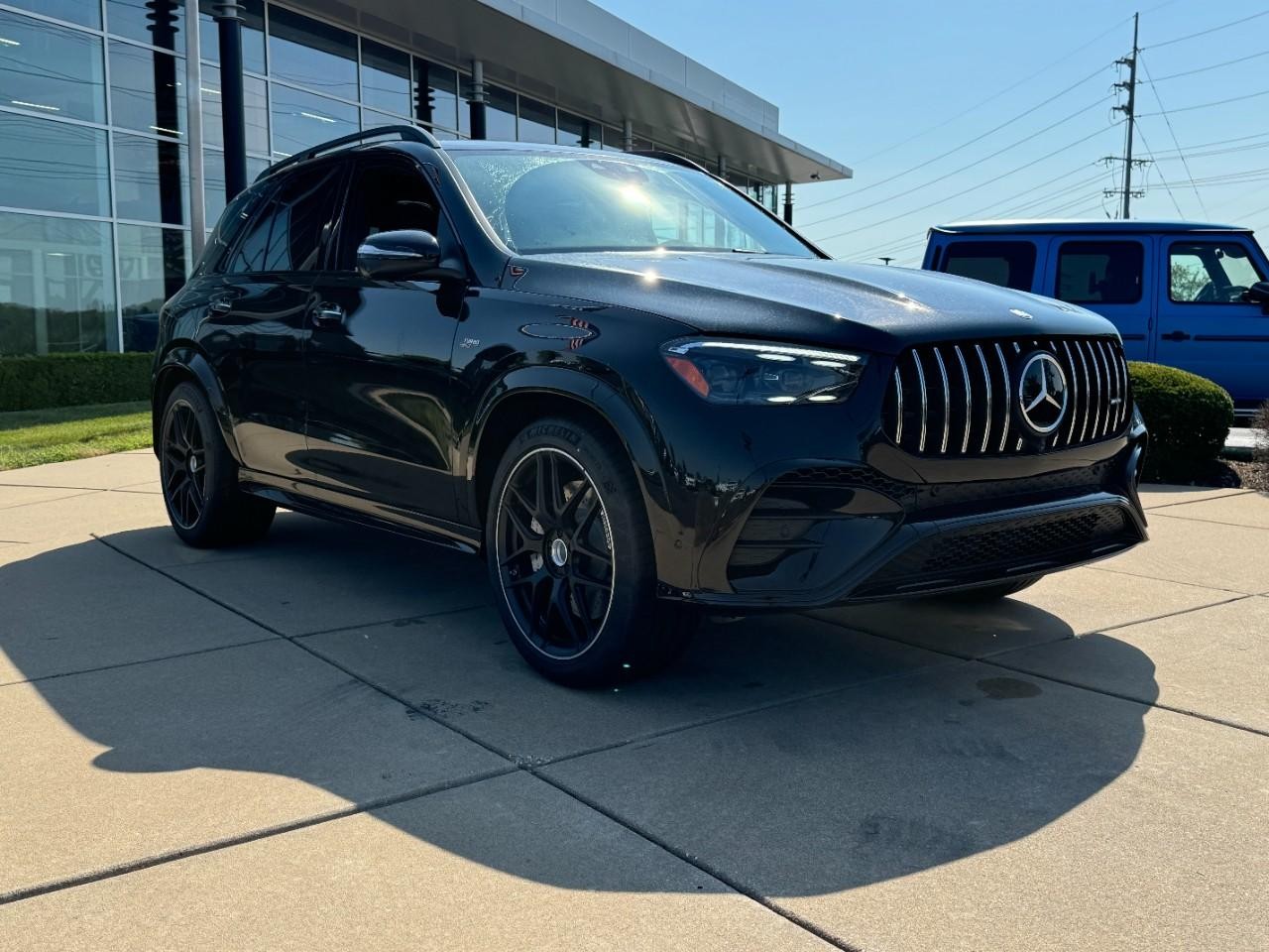 Mercedes-Benz GLE Vehicle Full-screen Gallery Image 6