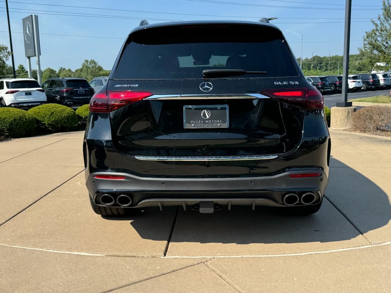 Mercedes-Benz GLE Vehicle Full-screen Gallery Image 9