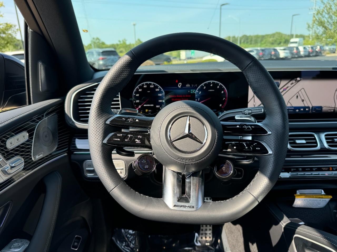 Mercedes-Benz GLE Vehicle Full-screen Gallery Image 14