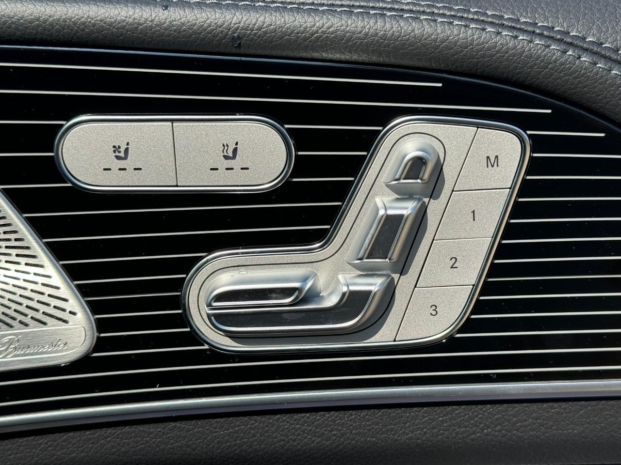 Mercedes-Benz GLE Vehicle Full-screen Gallery Image 22