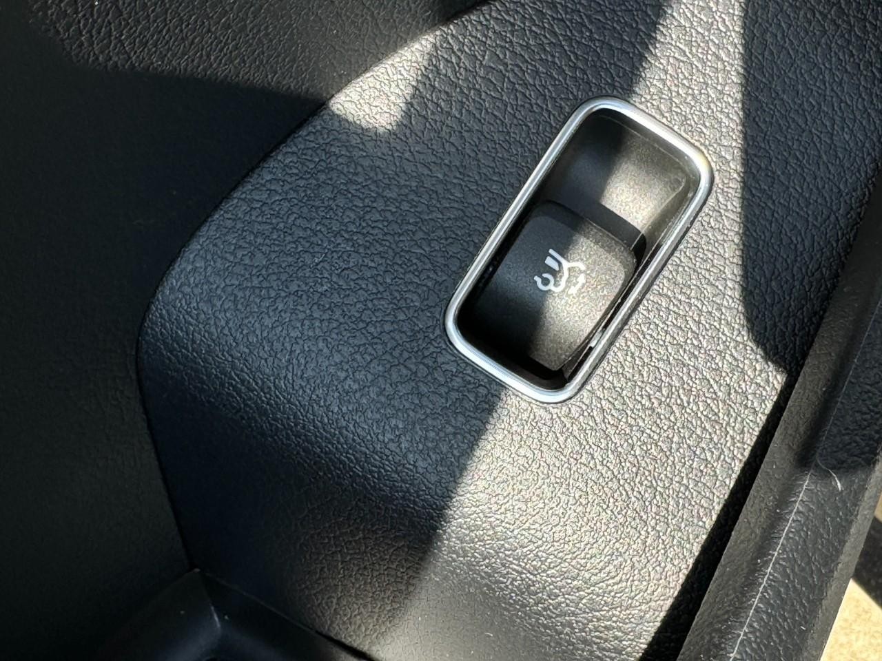 Mercedes-Benz GLE Vehicle Full-screen Gallery Image 29