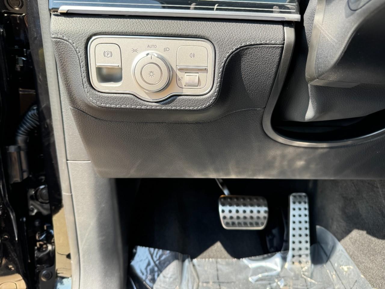 Mercedes-Benz GLE Vehicle Full-screen Gallery Image 33