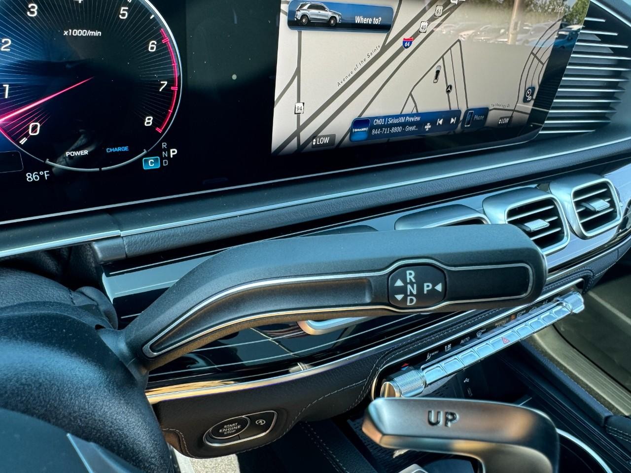 Mercedes-Benz GLE Vehicle Full-screen Gallery Image 37