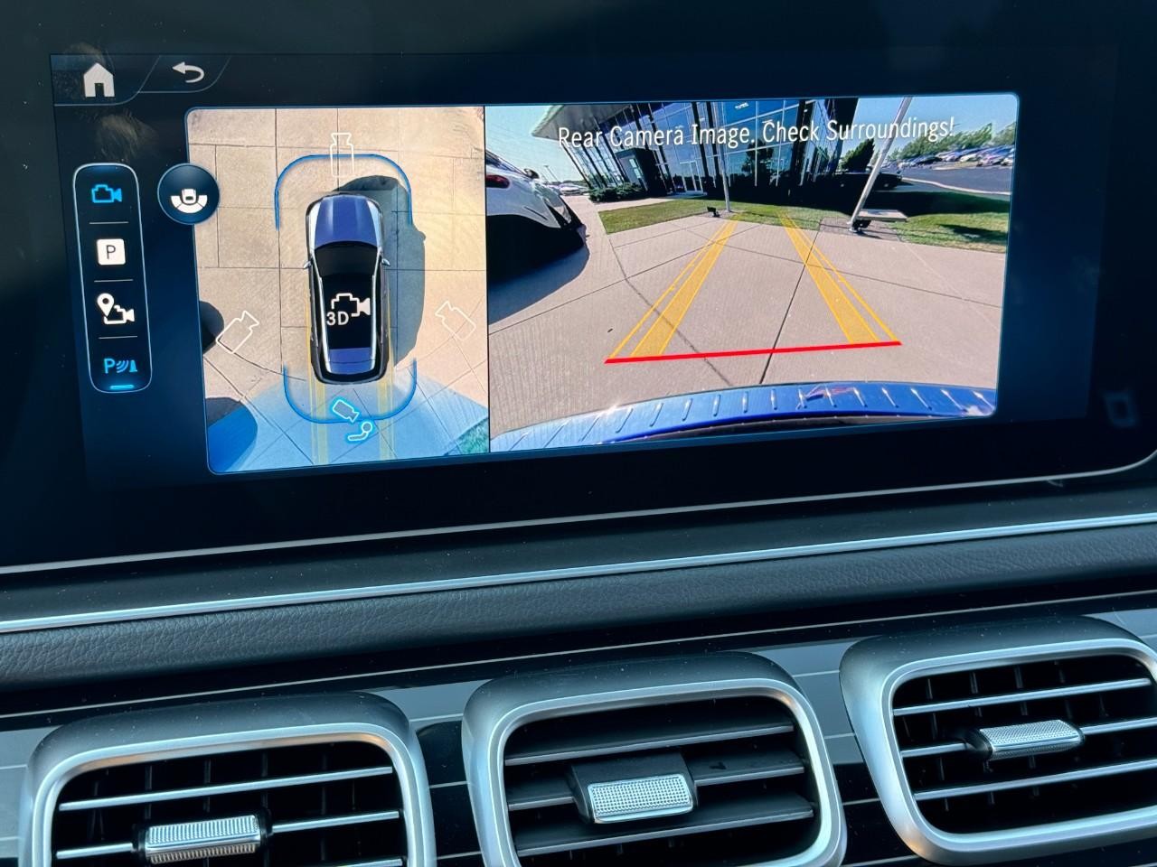 Mercedes-Benz GLE Vehicle Full-screen Gallery Image 38