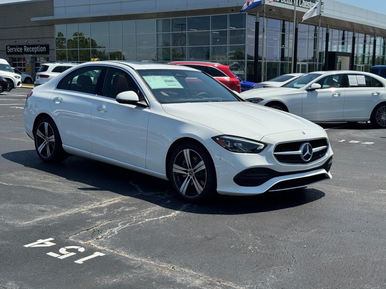 Mercedes-Benz C-Class Vehicle Full-screen Gallery Image 7