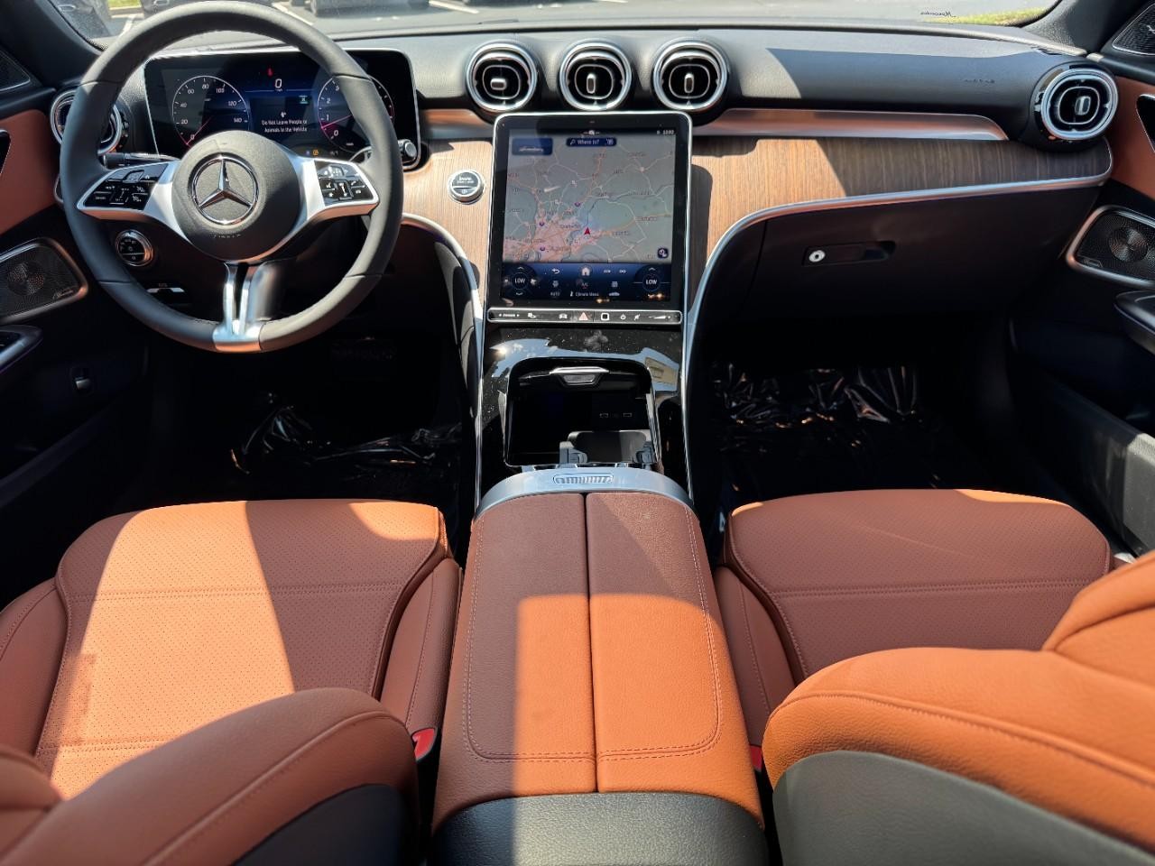 Mercedes-Benz C-Class Vehicle Full-screen Gallery Image 13