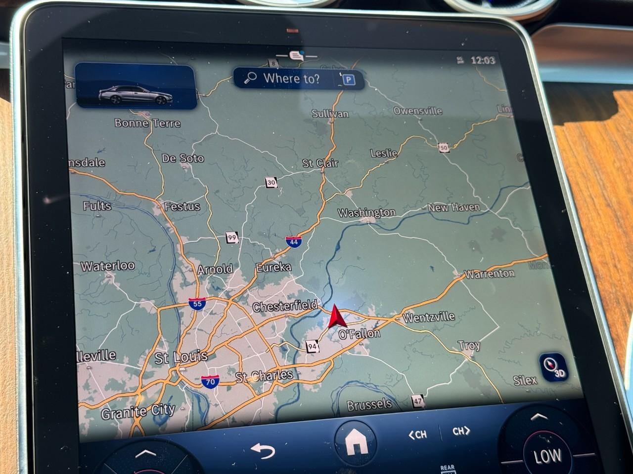 Mercedes-Benz C-Class Vehicle Full-screen Gallery Image 23