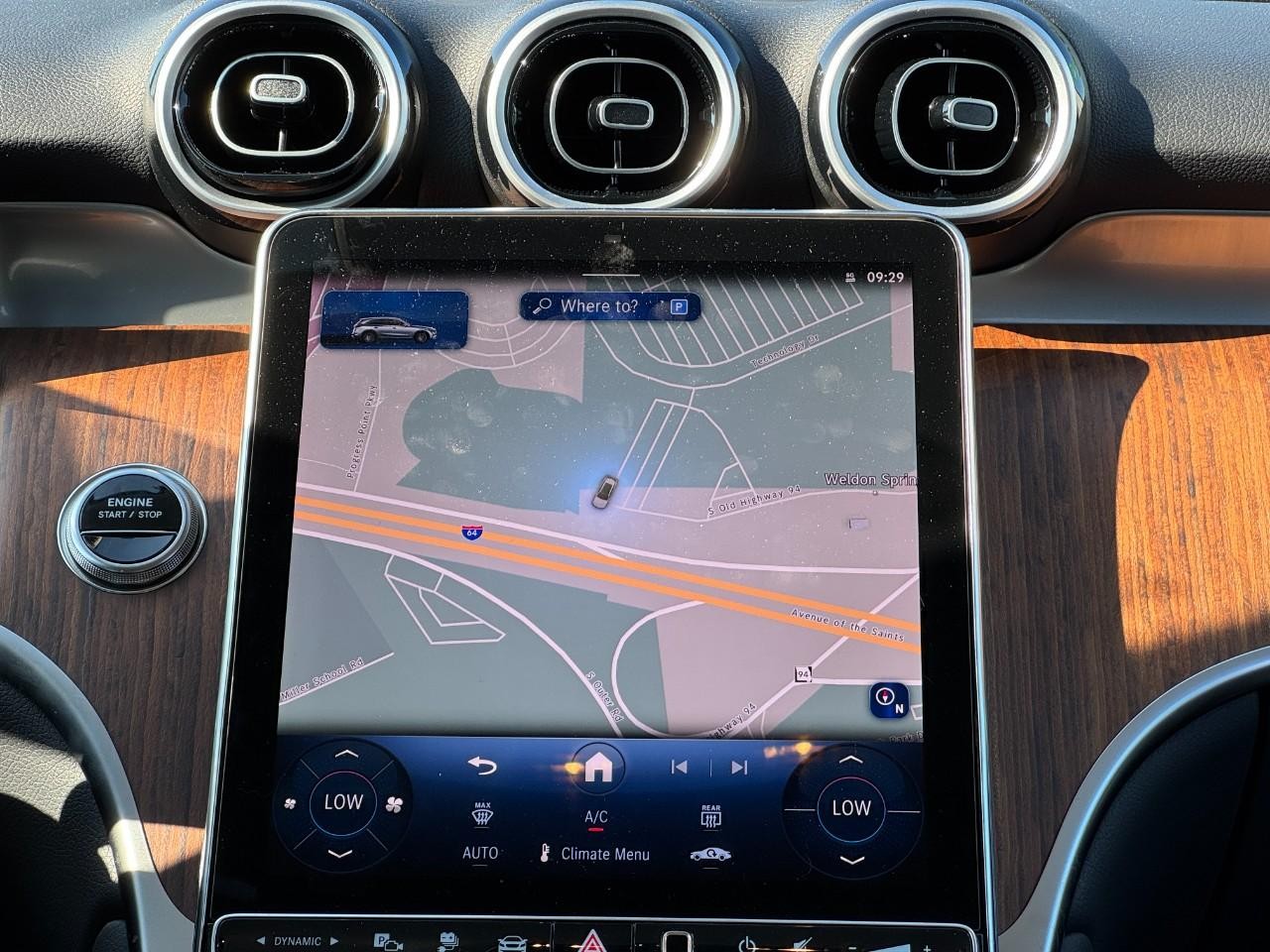 Mercedes-Benz GLC Vehicle Full-screen Gallery Image 15