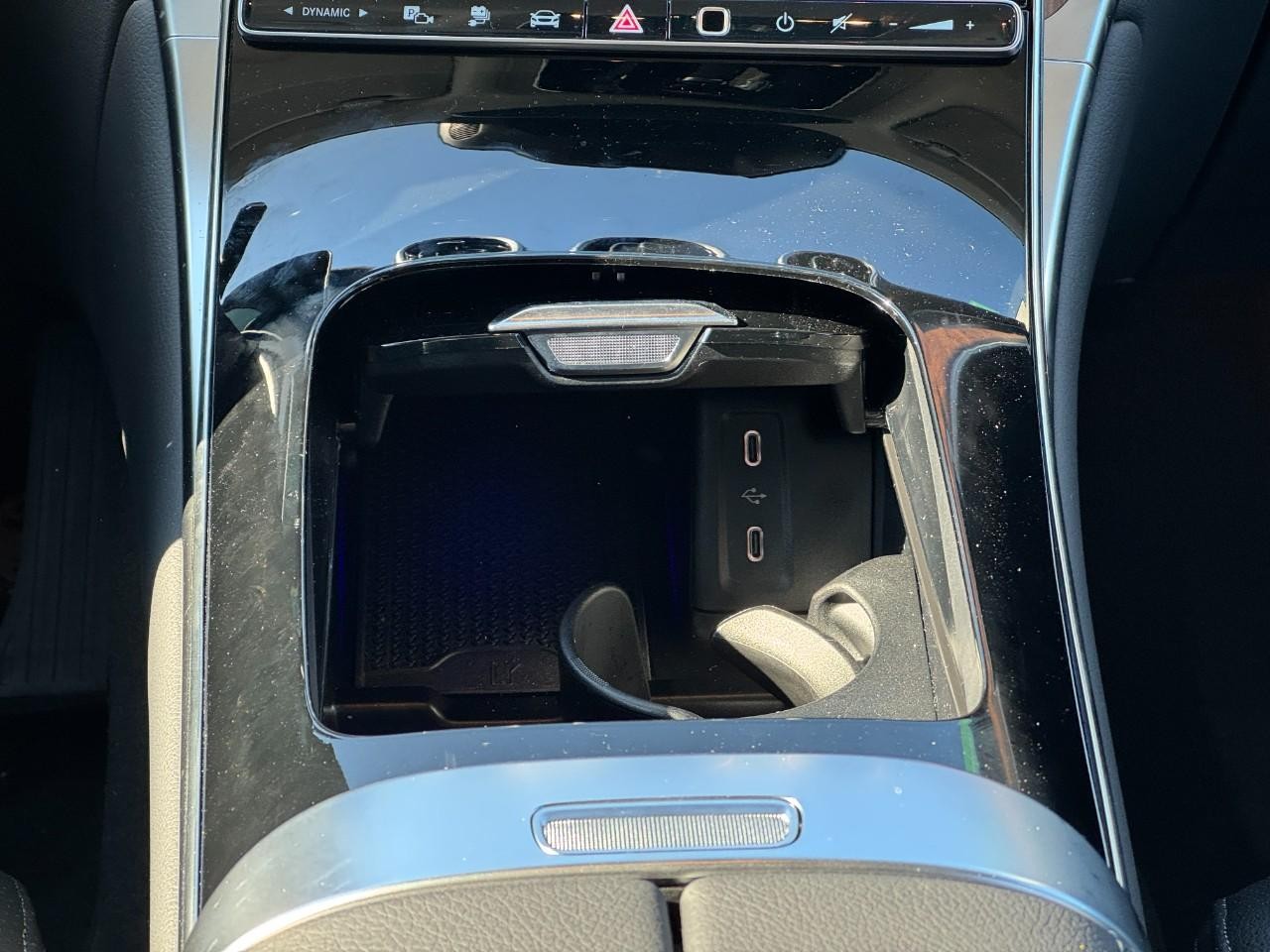 Mercedes-Benz GLC Vehicle Full-screen Gallery Image 16