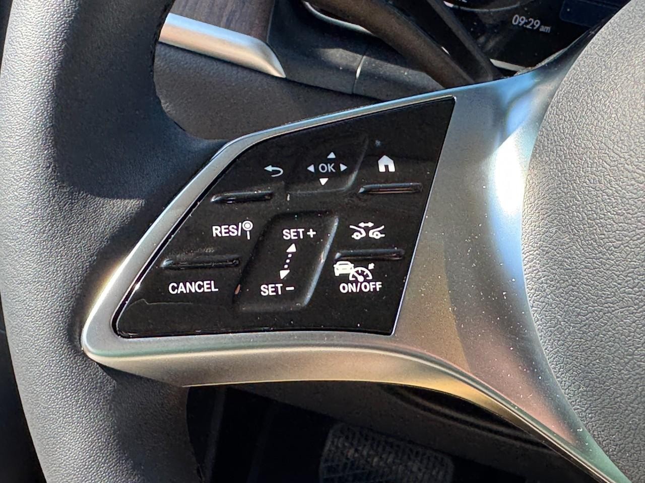 Mercedes-Benz GLC Vehicle Full-screen Gallery Image 20