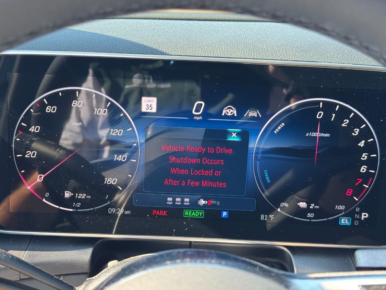 Mercedes-Benz GLC Vehicle Full-screen Gallery Image 22