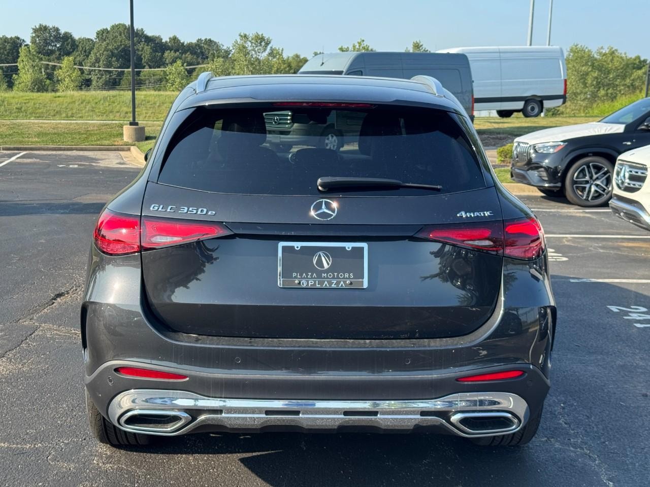 Mercedes-Benz GLC Vehicle Full-screen Gallery Image 4